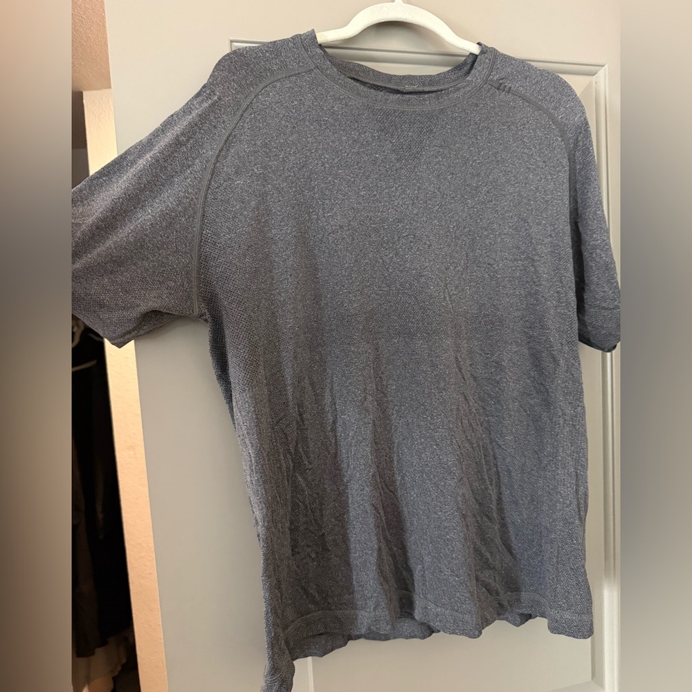 Lululemon Large Men’s Athletic gym shirt gray